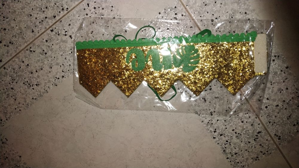 Vendo Grinalda e coroa de menino, tema animais da selva, para 1ano