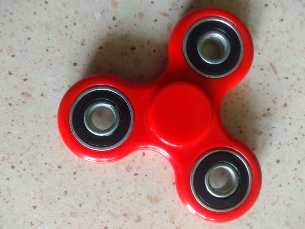 W Zestawie 6 Sztuk Fidget Spinnery.