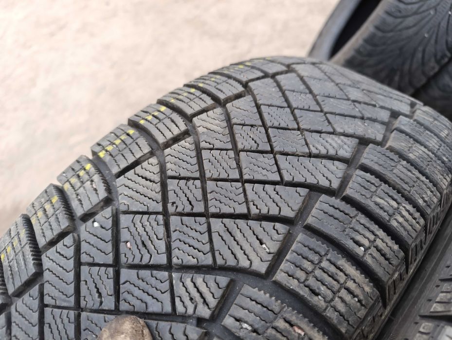 Бу шини зимові Pirelli Ice Zero FR 235 60 r17 рік випуску 2020