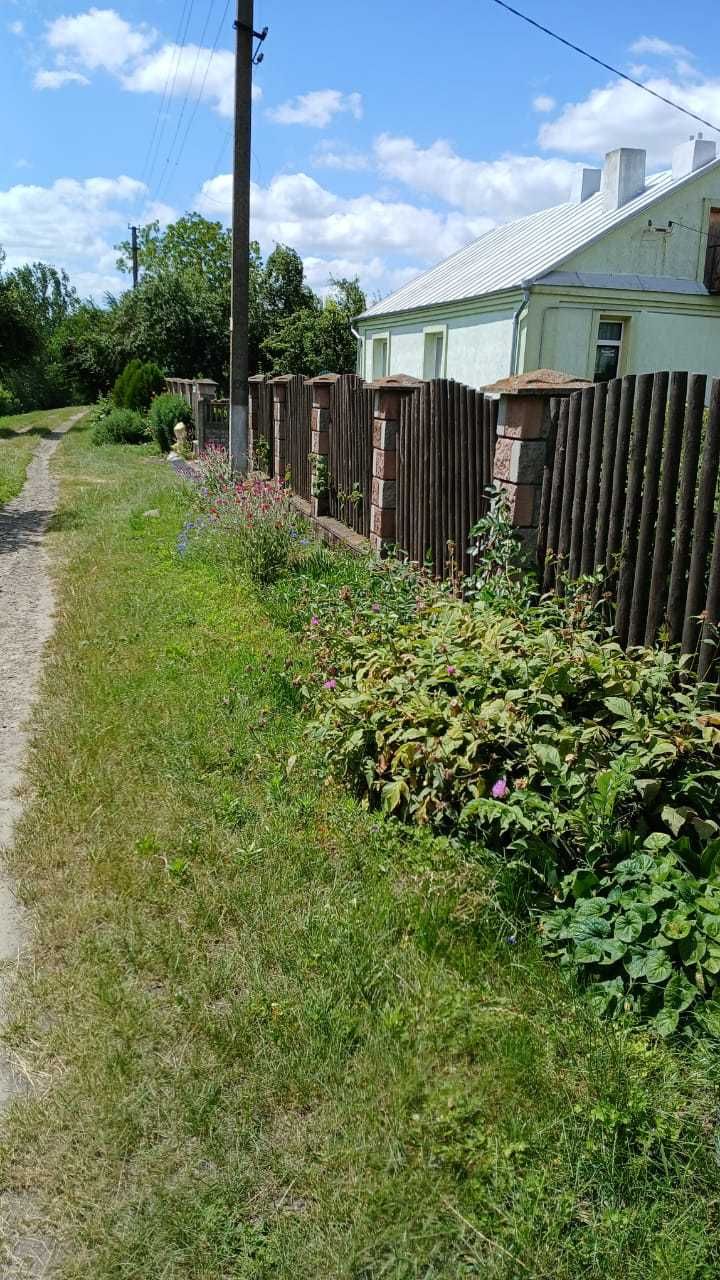Продаж будинку в селі (Рівненська область, с.Шкарів)