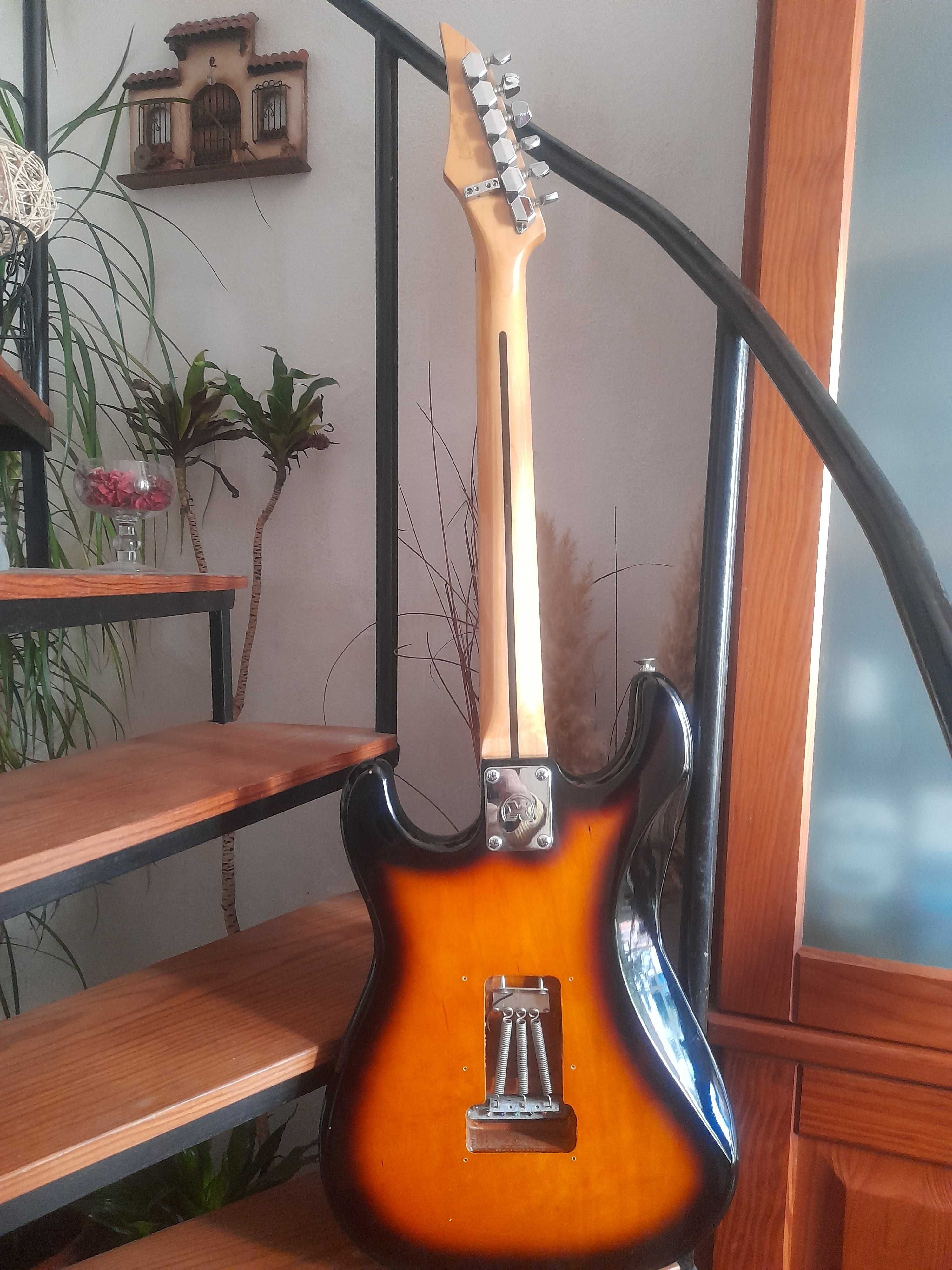 Guitarra Hondo + Case