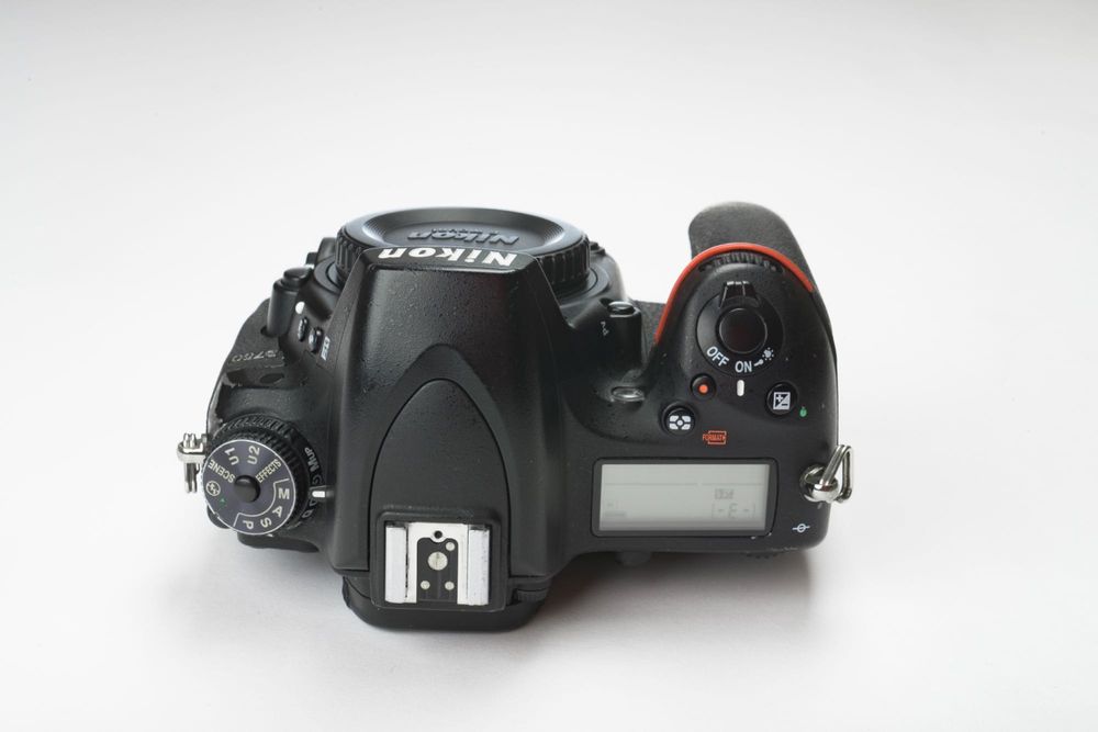 Nikon D750 — câmara fotográfica usada