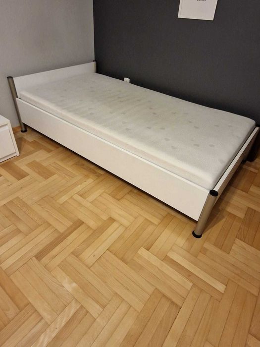 Sprzedam białe łóżko jednoosobowe