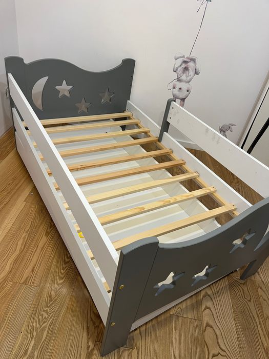 Łóżko dziecięce z materacem i szufladą