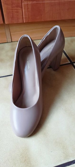 Nowe buty na obcasie zakupione w CCC.