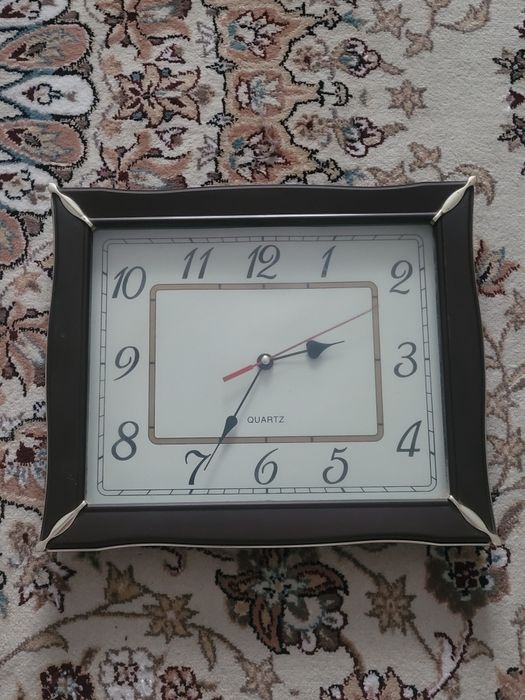 Продам настінний годинник