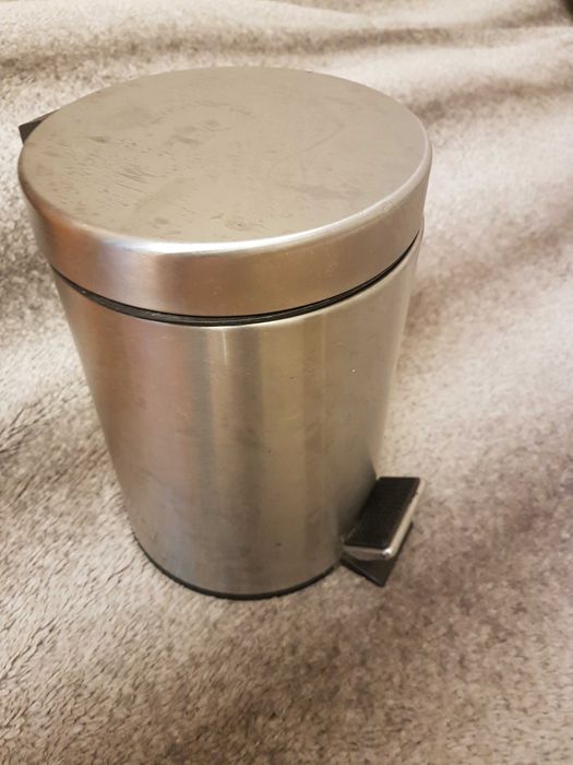 Kosz na śmieci z pedałem