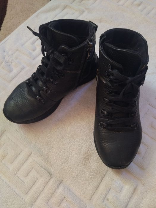 Зимове шкіряне взуття для хлопчика 34р.