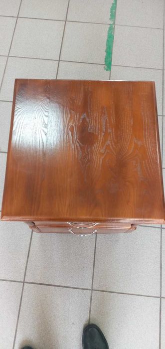 Прикроватна тумбочка