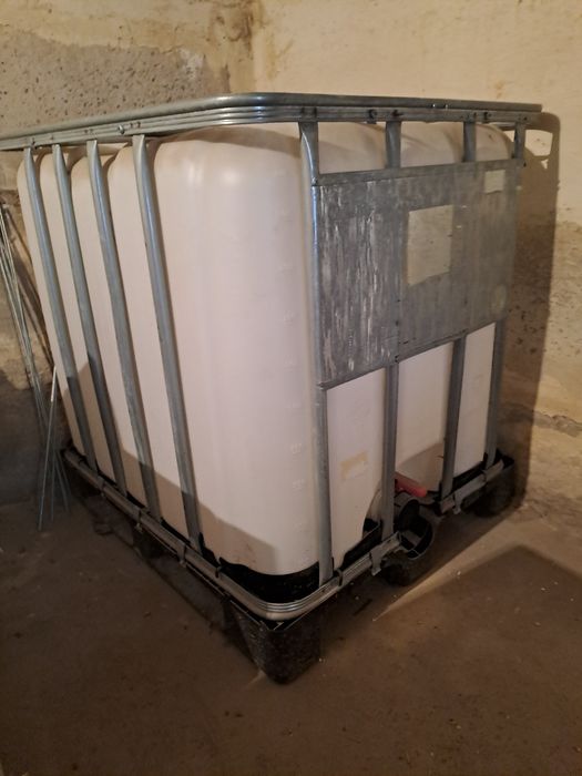 Бочка на 1 тонну харчова.Нова