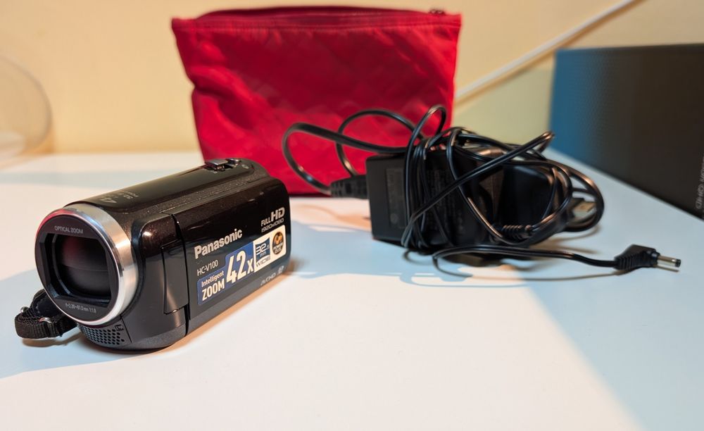 Відеокамера Panasonic HC-V100 (Full HD, 42x Zoom) | Ідеальний Стан