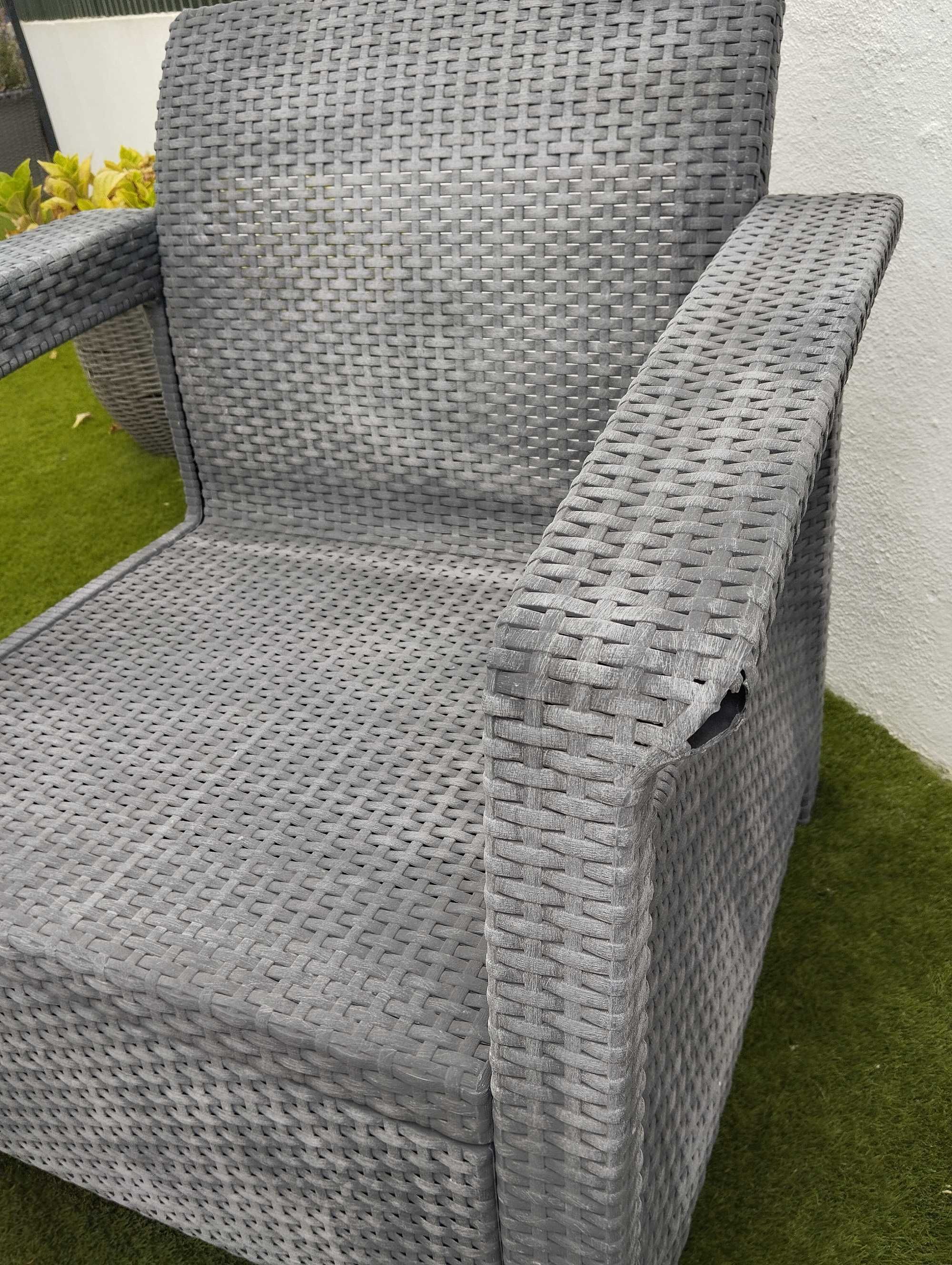 Conjunto Sofás com Mesa - Exterior