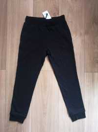 Spodnie chłopięce czarne, 134 cm, nowe