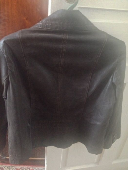 Кожаный пиджак,мокрая кожа.