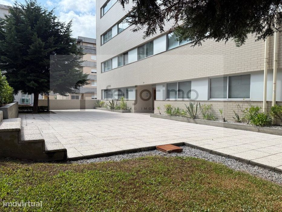 Apartamento T1 na Costa Guimarães