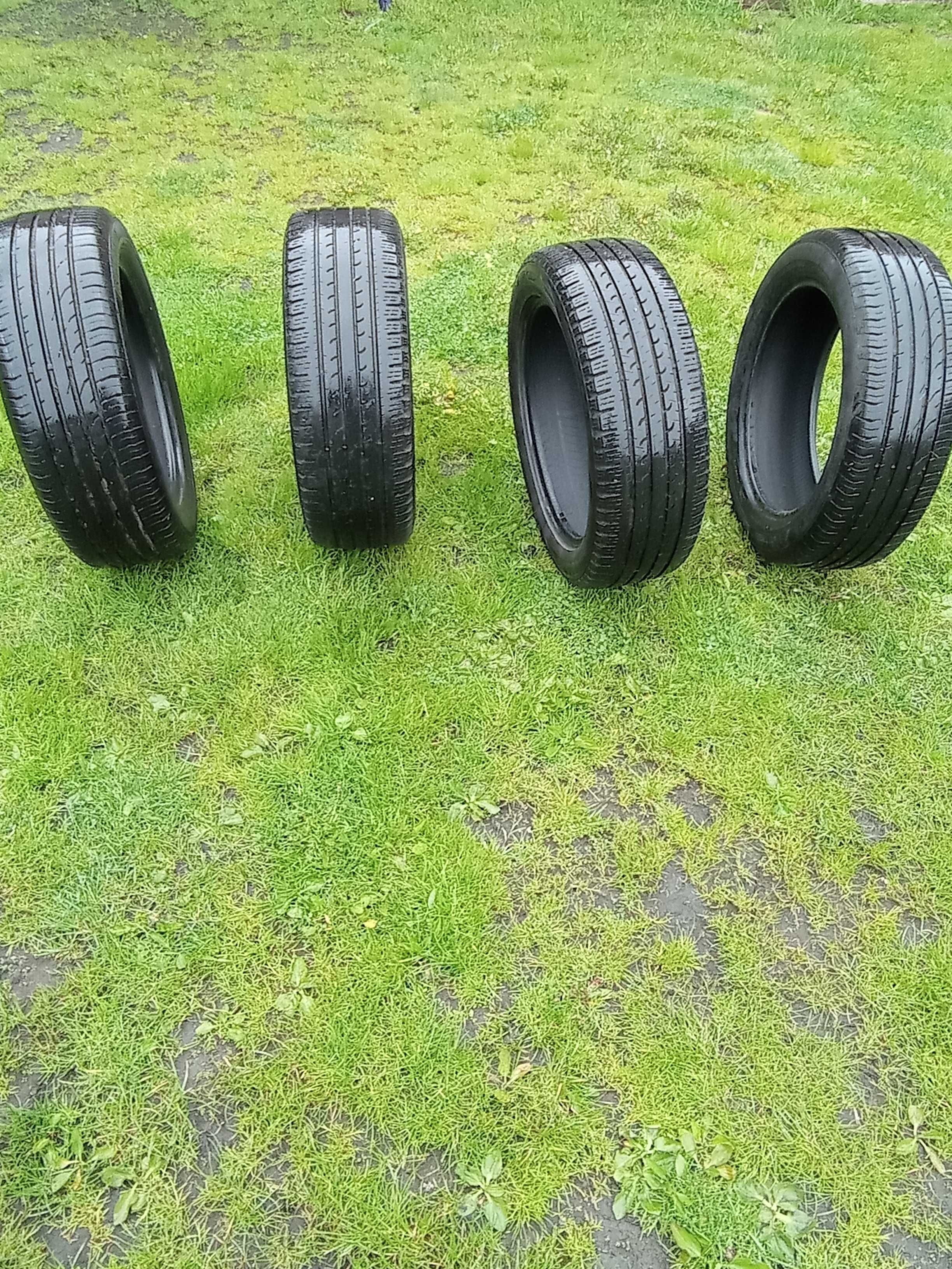 Sprzedam 4 opony 215/55 R 18.