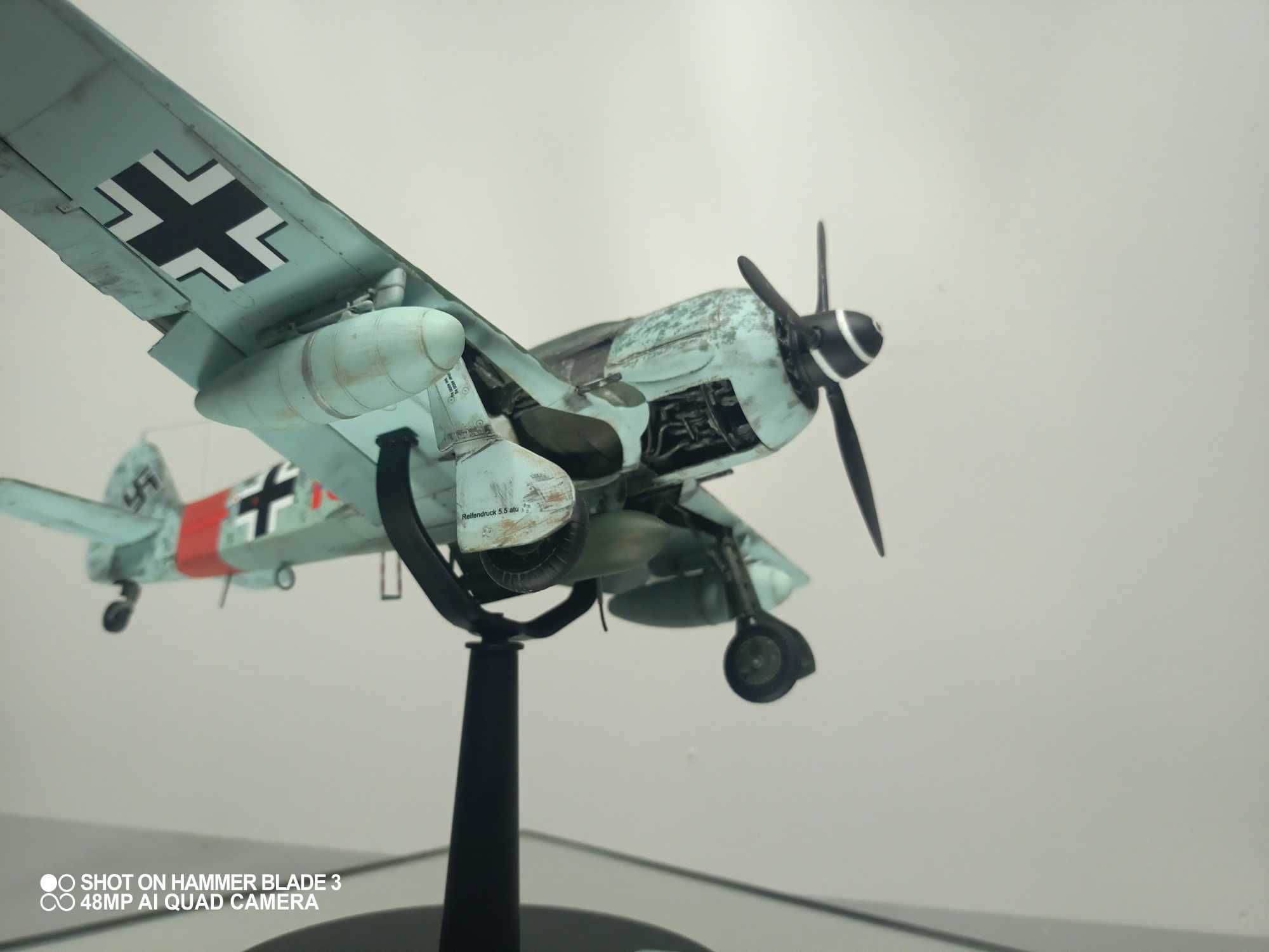 Model plastikowy Fw 190- A8 firmy Revel. Skala 1:32