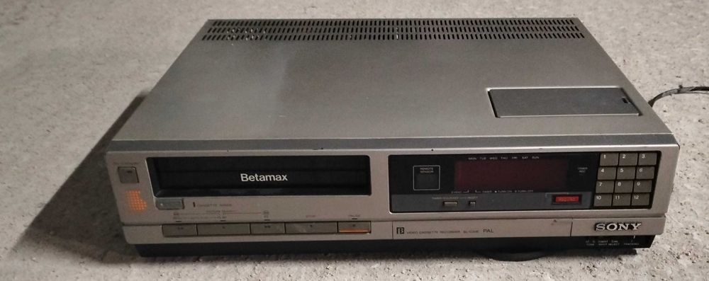 4 Gravadores áudio e vídeo e 2 rádios (vintage) por 270 Euros