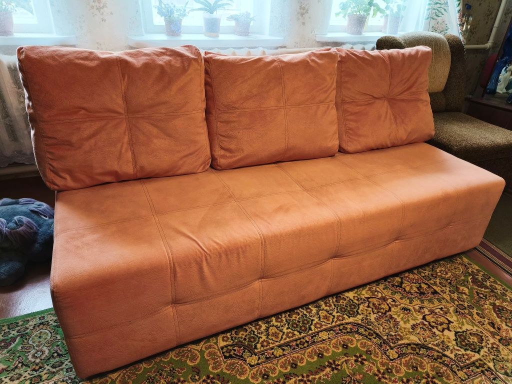 Продам диван состояние нового