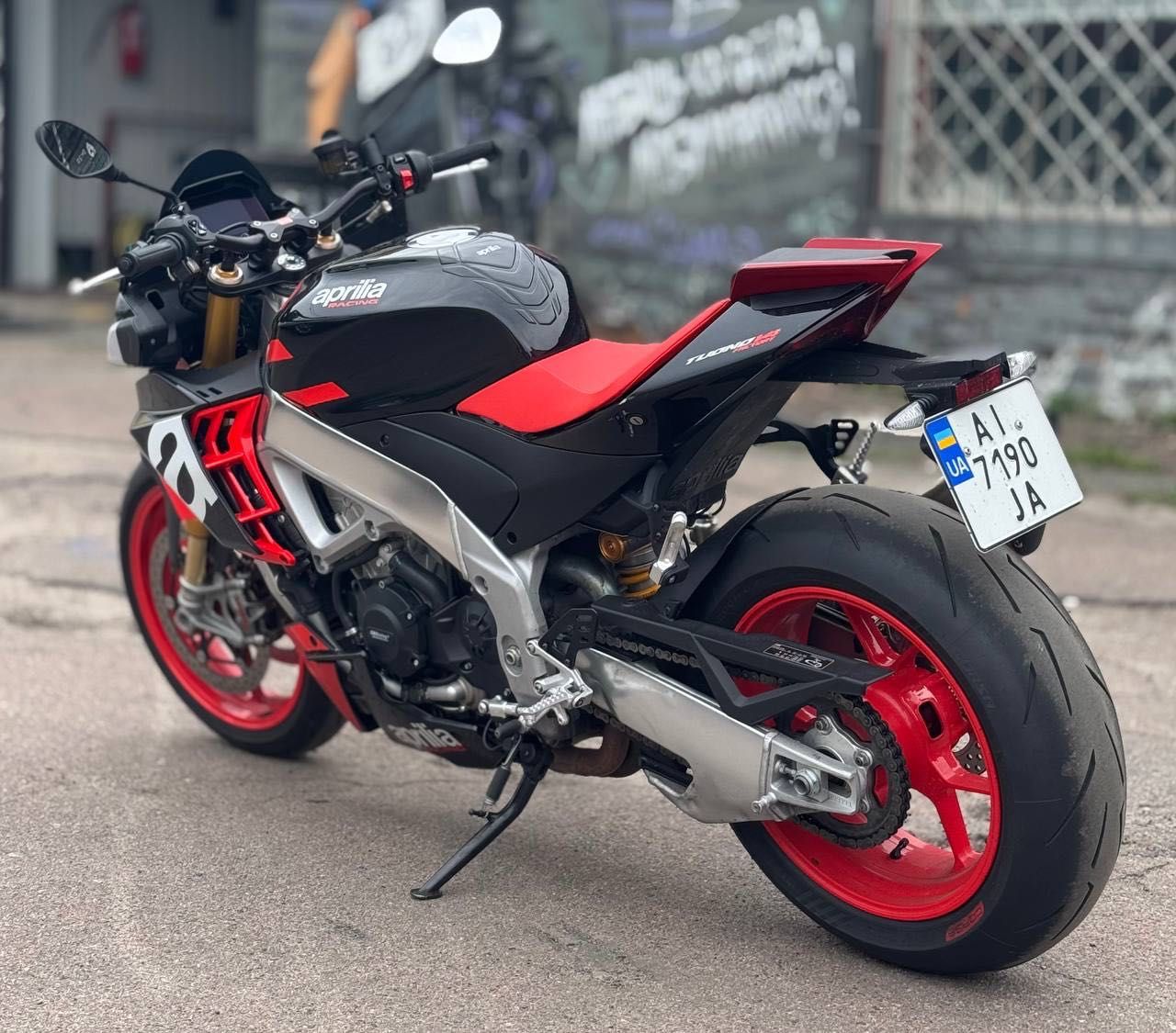 Aprilia Tuono V4 2021
