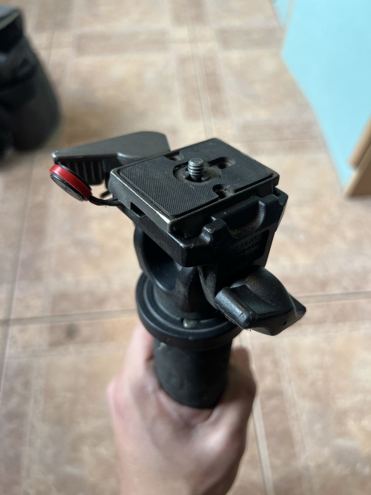 Монопод Benro з головою Manfrotto
