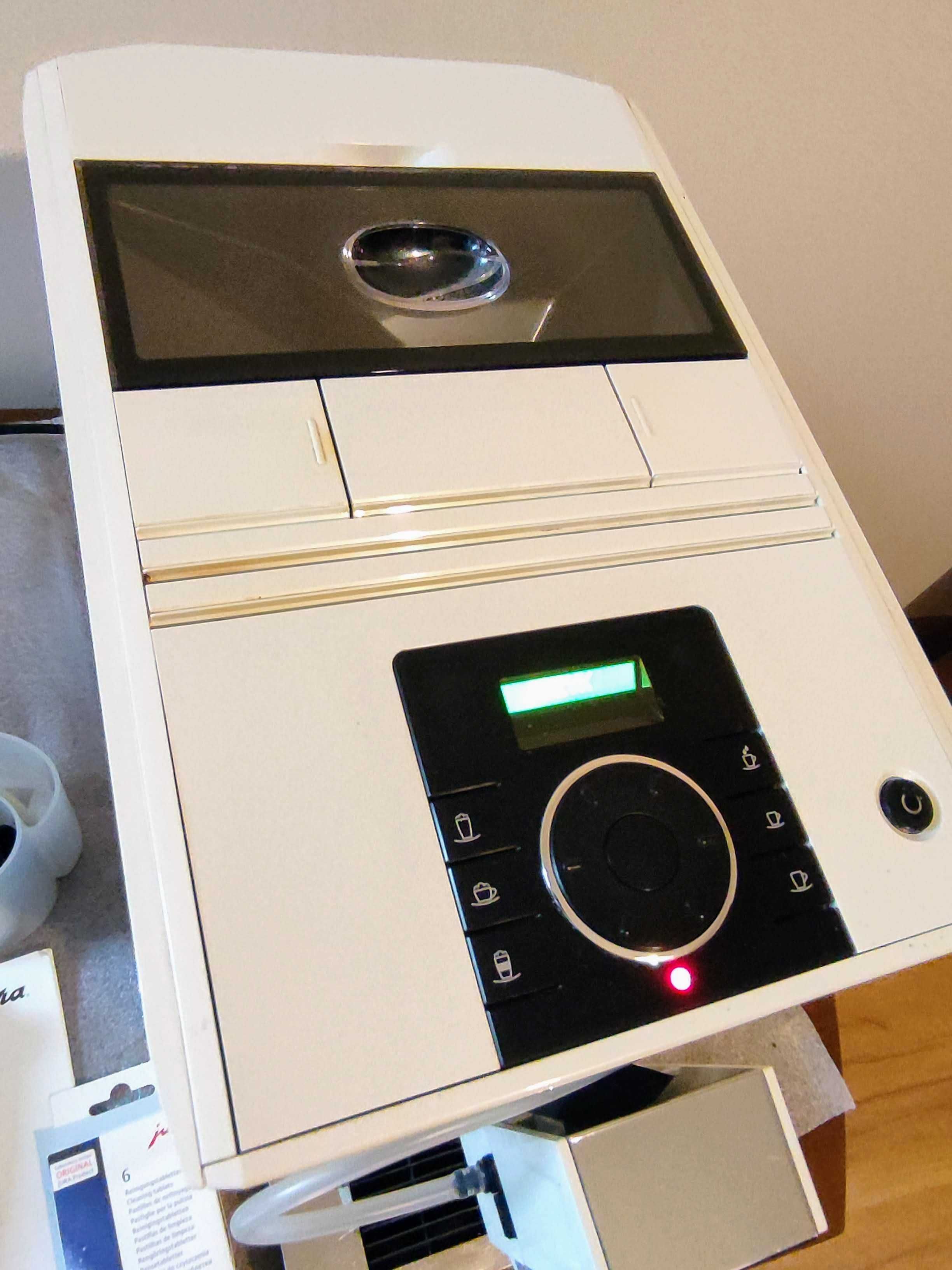 Ekspres do kawy automatyczny Jura A7 Piano White