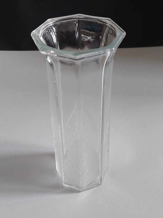 Wazon dekoracijny.Bezbarwne szkło trawione.