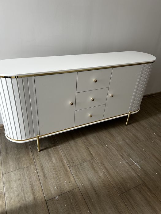 Piekna komoda biala ryflowana jak nowa