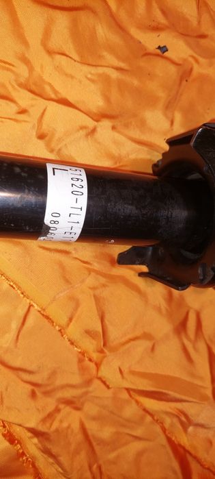 Продам стойки амортизато пружини   на Honda Accord 8