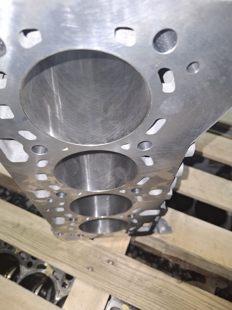 Nowy orginalny blok bmw  e60 e61 e87 x3 e83 2.0d n47d20a