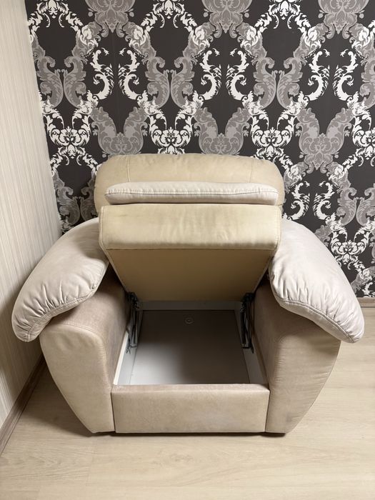 Крісло з нішею.