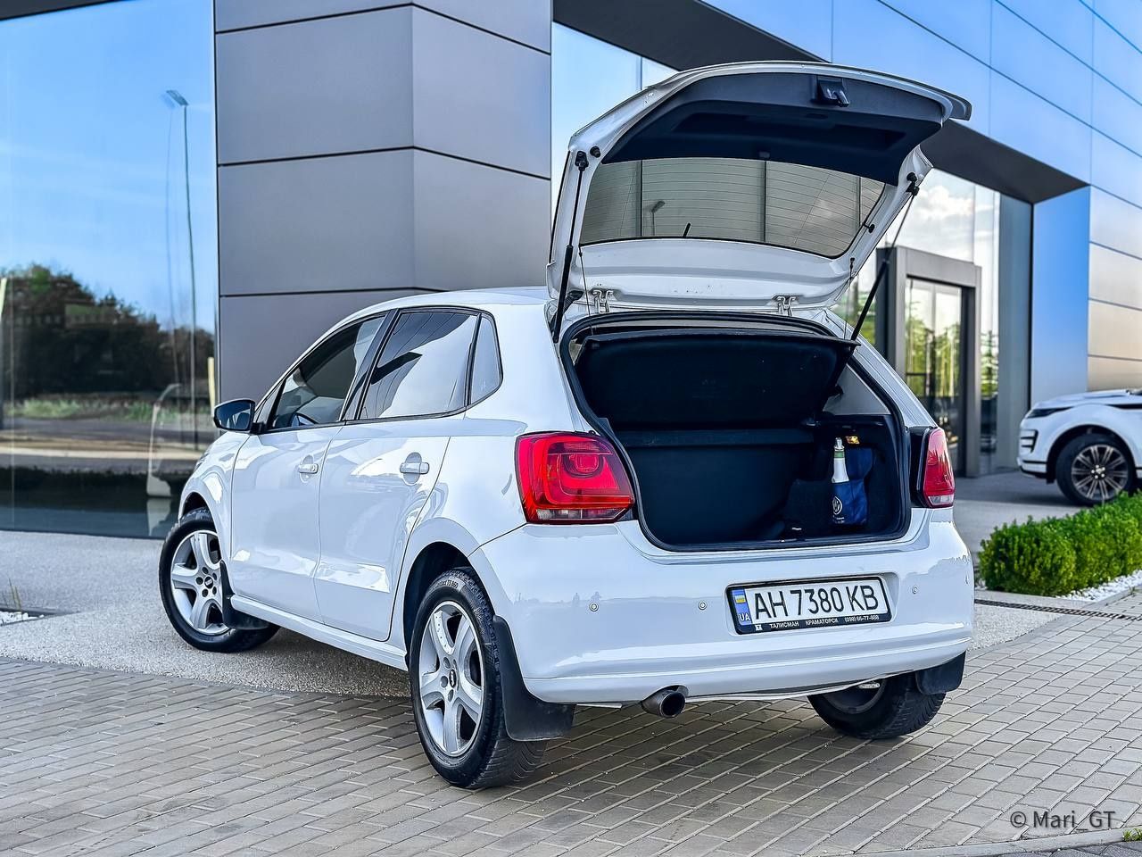 Volkswagen Polo 1.4 AT хетчбек Official