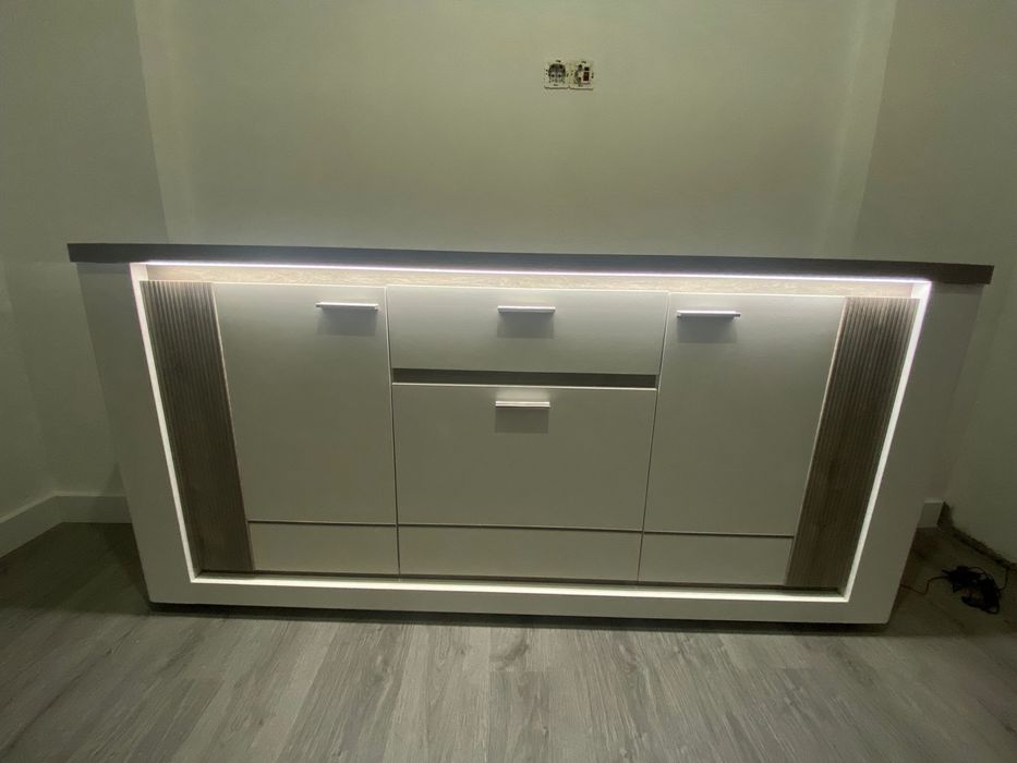 Movel 3 portas e 1 gaveta com Led BELLARIA