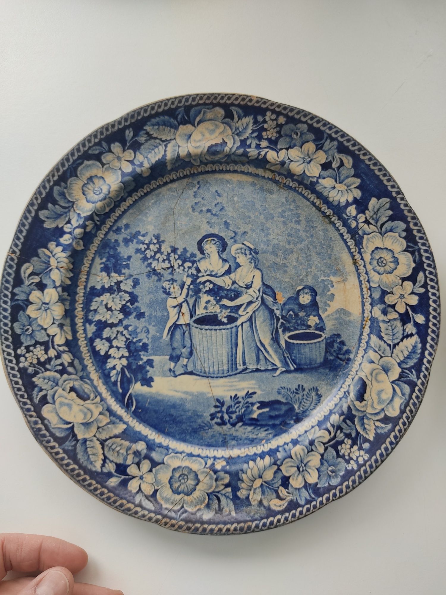 Dois pratos antigos de cerâmica da Ridgways Hop Pickers de 1820