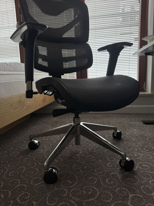 Fotel ergonomiczny DIABLO – idealny do pracy i gamingu