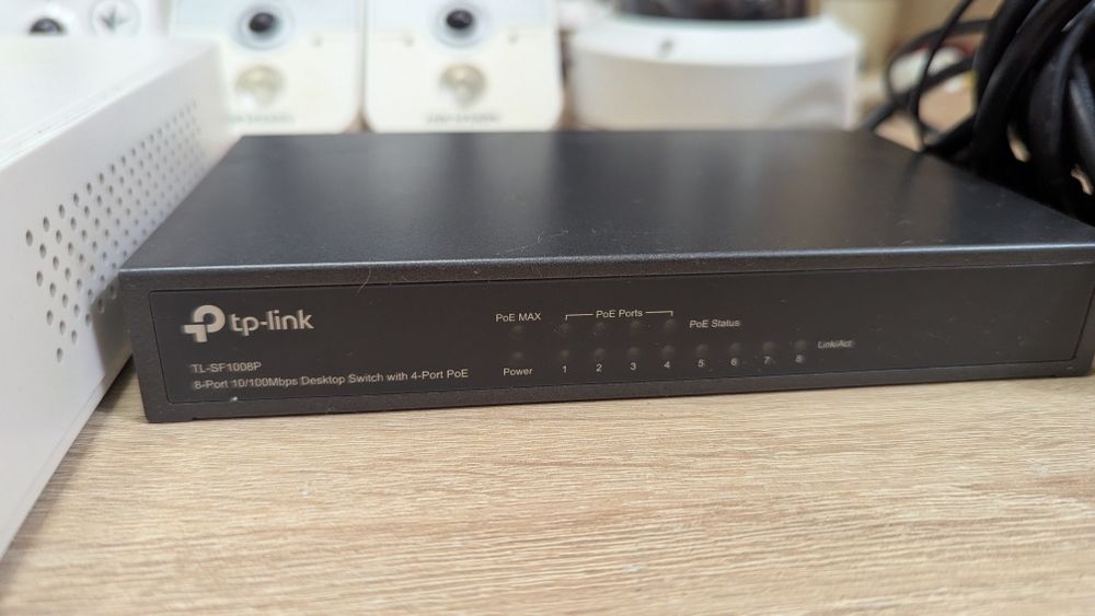 Комплект відеоспостереження Hikvision на 6 камер