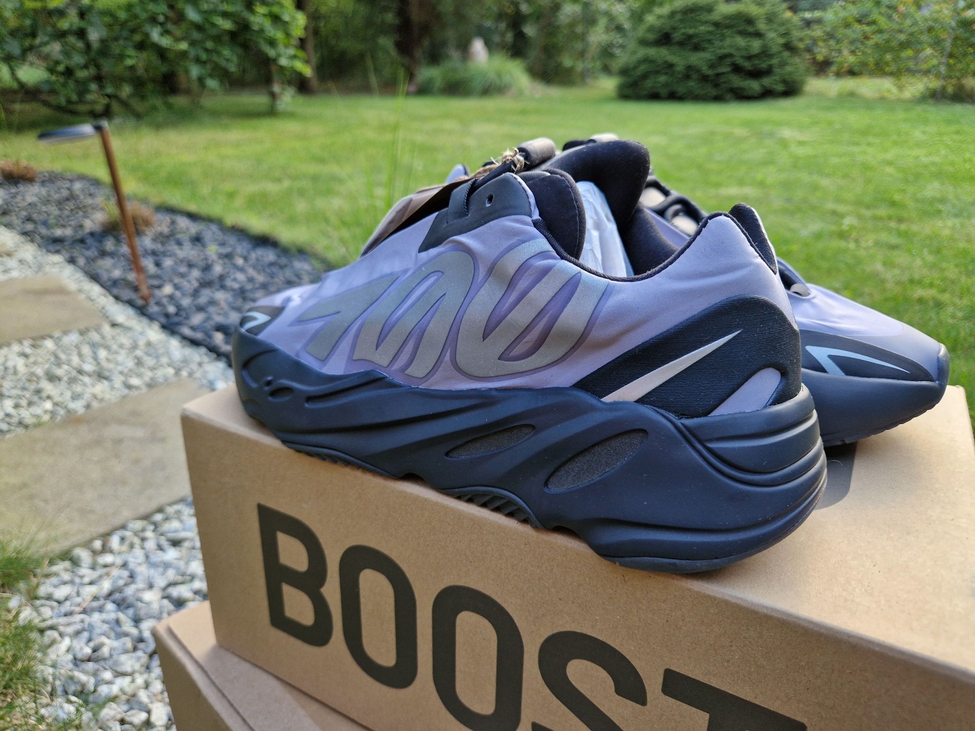 Adidas Yeezy YZY 700 MNVN Geode roz 42