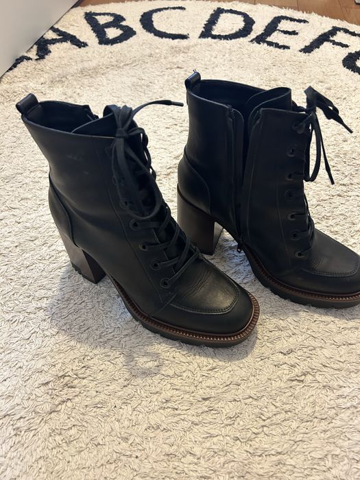 Czarne skórzane sznurowane botki firmy Neścior 39