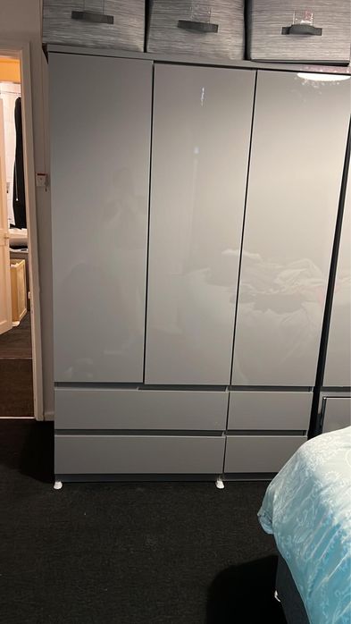 Guarda roupas solteiro