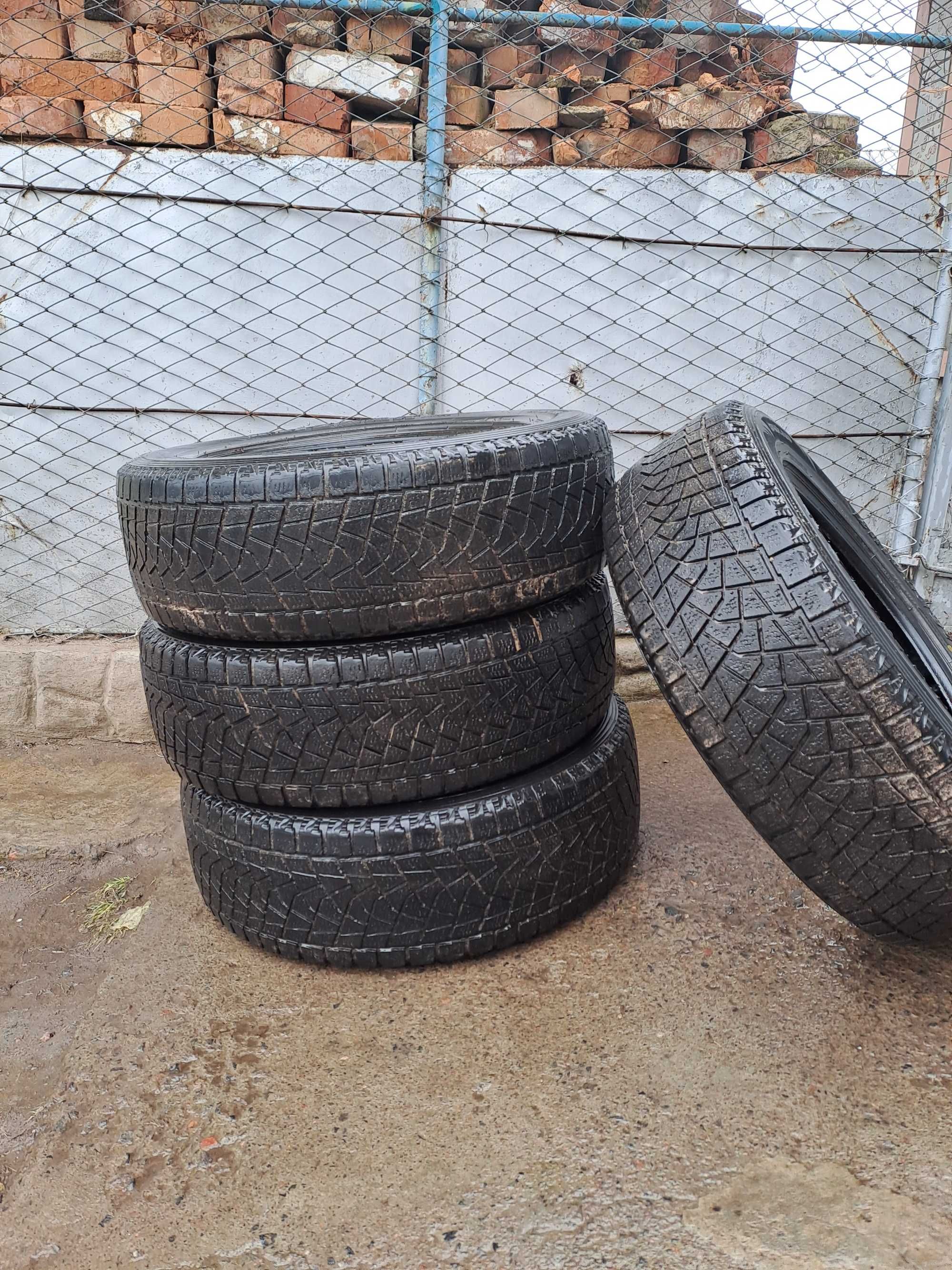 Шини зимові Bridgestone Blizzak 225/65 R17 Б/У. Не дорого.