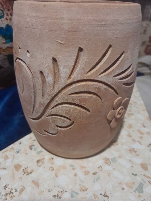 Глечик з глини ручної роботи