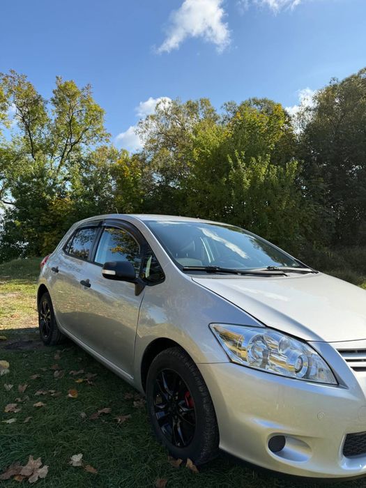 Toyota auris 2010 1.4 MT