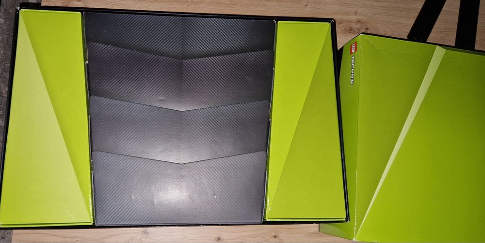 Продам оригінал коробку від lego technic Lamborghini 6288789