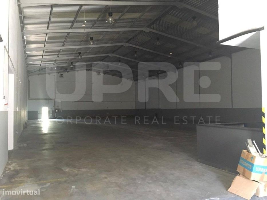 Armazém | ARRENDA | Maia (Aeroporto)