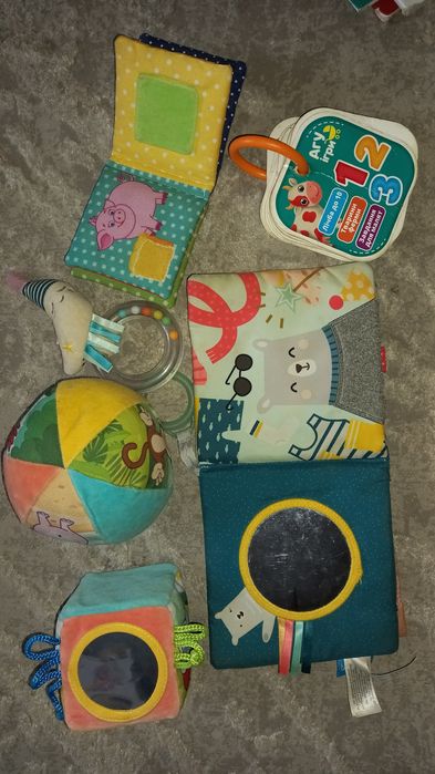 Дерев'яні розвиваючі іграшки, книги для малят