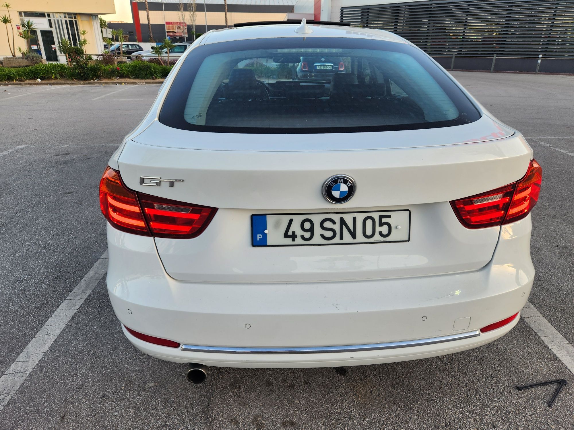BMW 318 GT 2013 Luxury