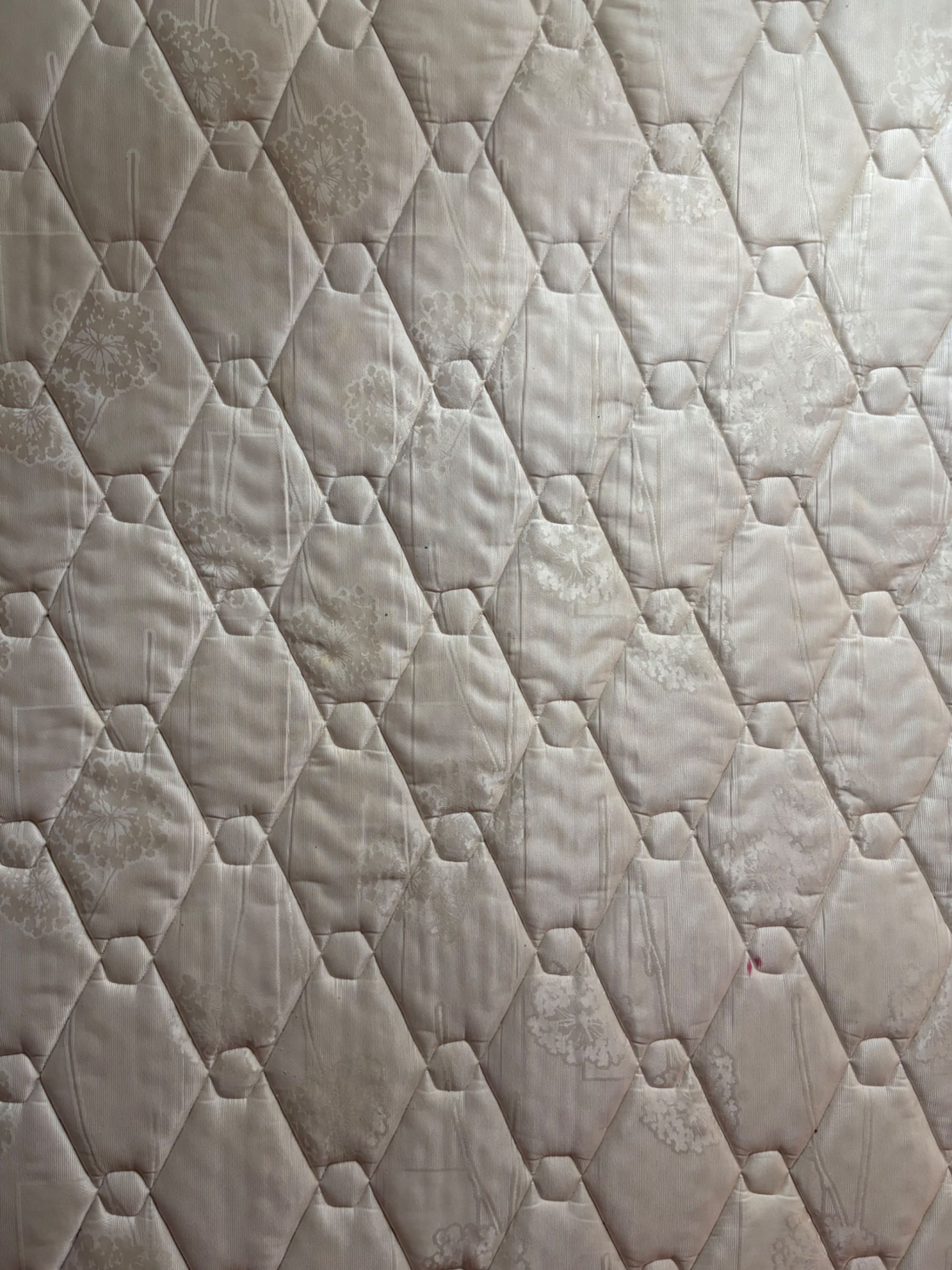 Cama com colchão