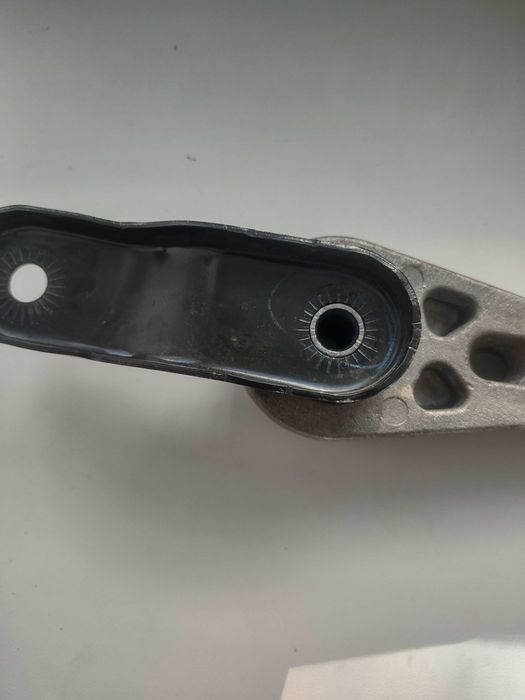 Подушка двигателя