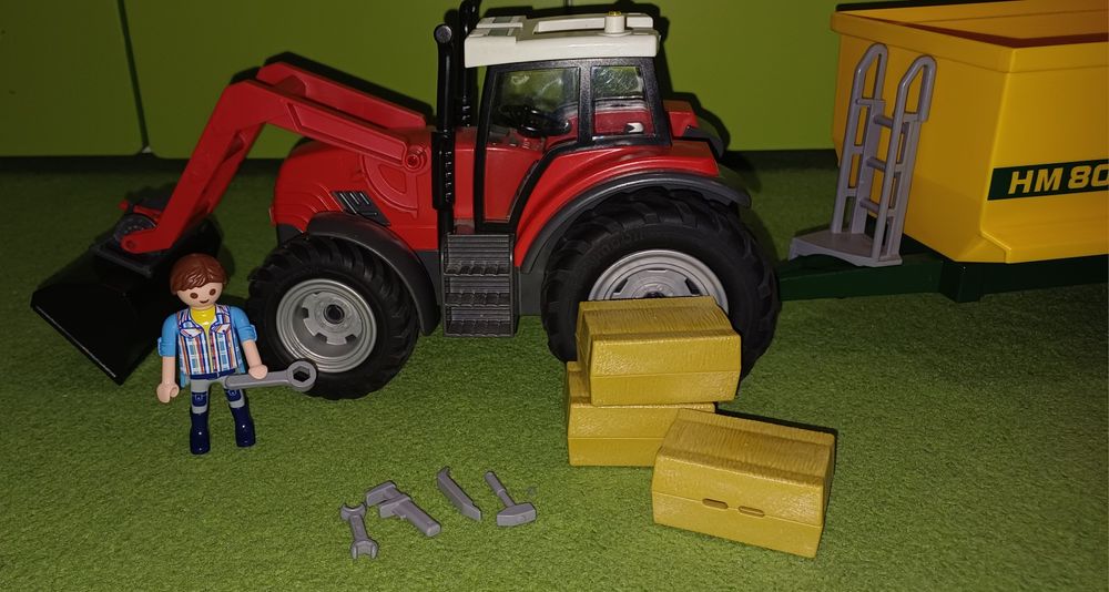 Duży traktor z przyczepą i ziarnem playmobil 70131 country