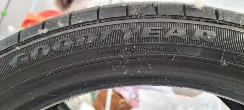 Pneus 275/35 R19 RFT